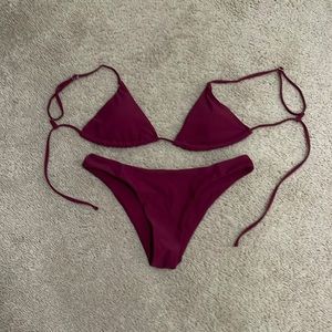 Bikini, Maroon